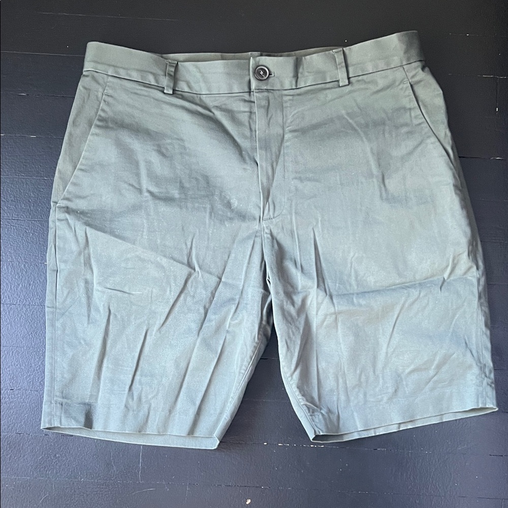 Cos Men's Olive Green Classic Chino Shorts